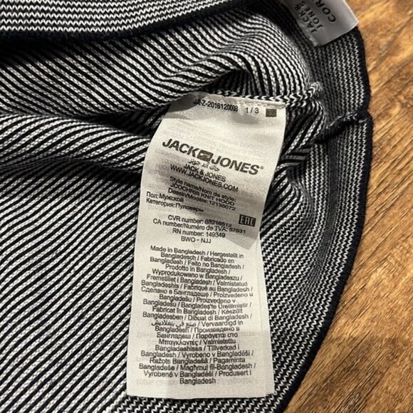 Jack & Jones Core small stripe patterned cross neck hoodie - Picture 8 of 12